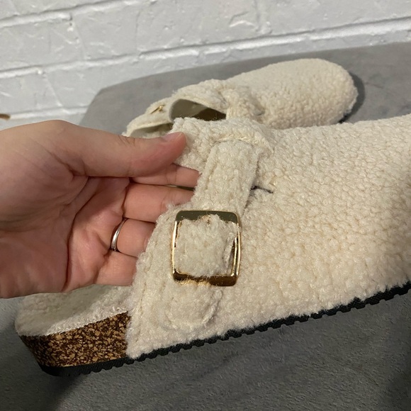 NWOT Sherpa Cream Color Slip On Clogs. Too wide for me. - Picture 5 of 7